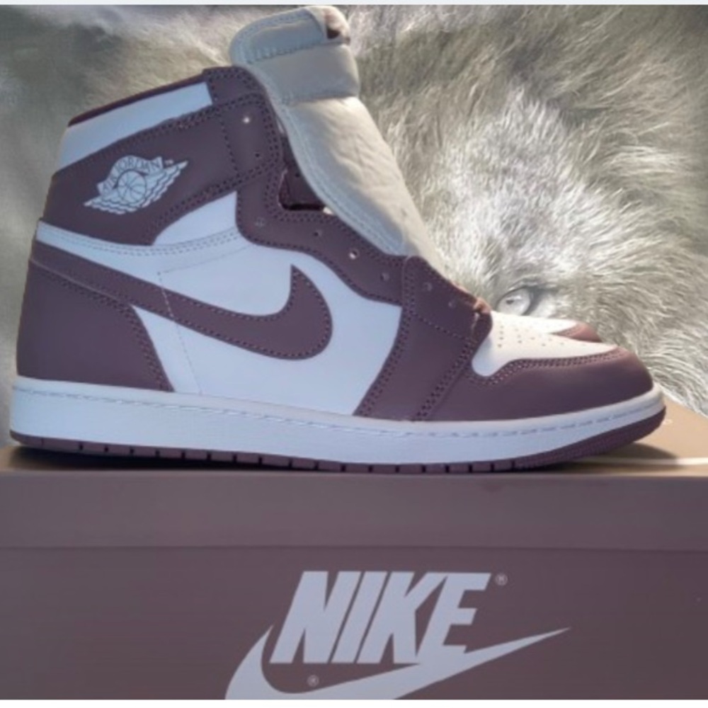 NWOT - Air Jordan 1 Retro High Sneakers